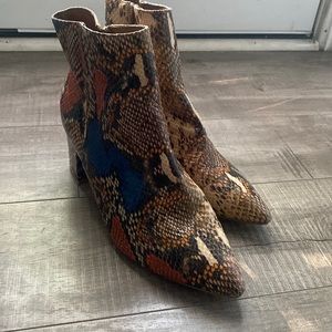 Ankle snake pattern boots size 8 in women